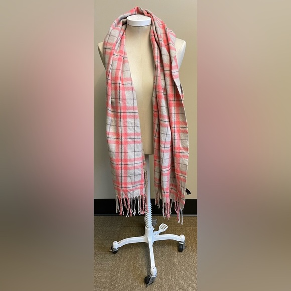 Accessorize salmon coloured acrylic check blanket scarf soft w fringe edges - Picture 2 of 3